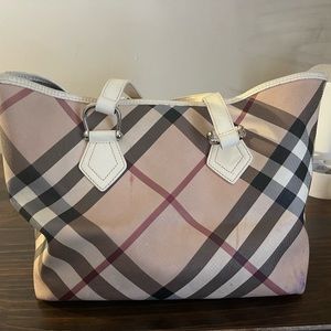 Burberry Classic Print Canvas Tote !!